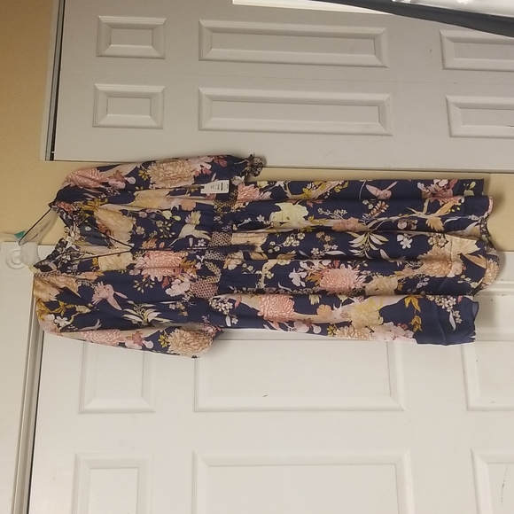Terra & Sky Dresses & Skirts - Terra $ sky pleasant midi dress